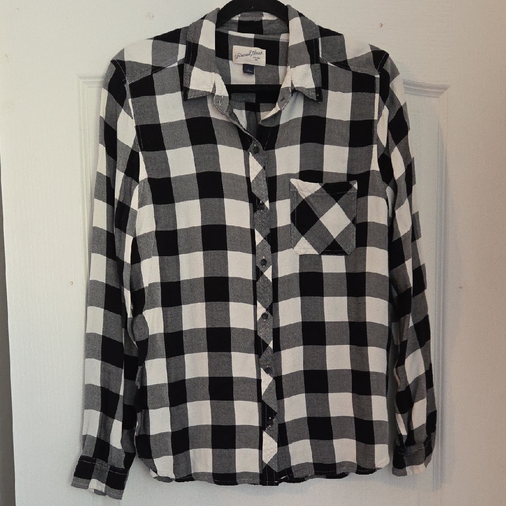 Universal Thread Black and White Plaid Light Flannel Women's Shirt